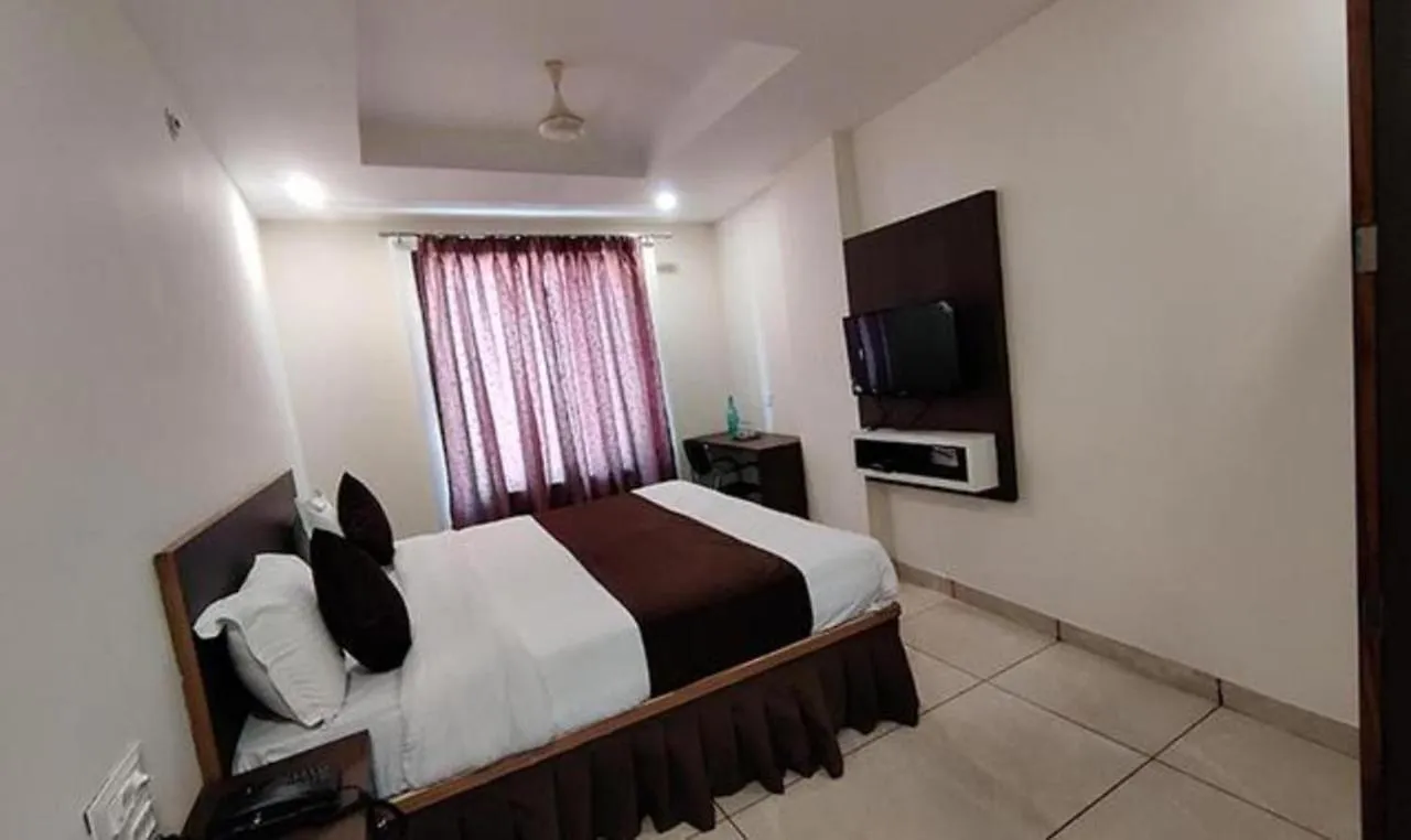 **  Hotel Golden Rays Udaipur India