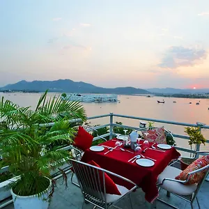 Hotel The Shaharkot By The Lake, Udaipur